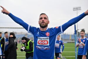 Scopri di più sull'articolo SPONDETICINOSPORT/CALCIO/LEGA PRO/NOVARAFC/IL NOSTRO ALTAFINI – DI SIVIERSSON