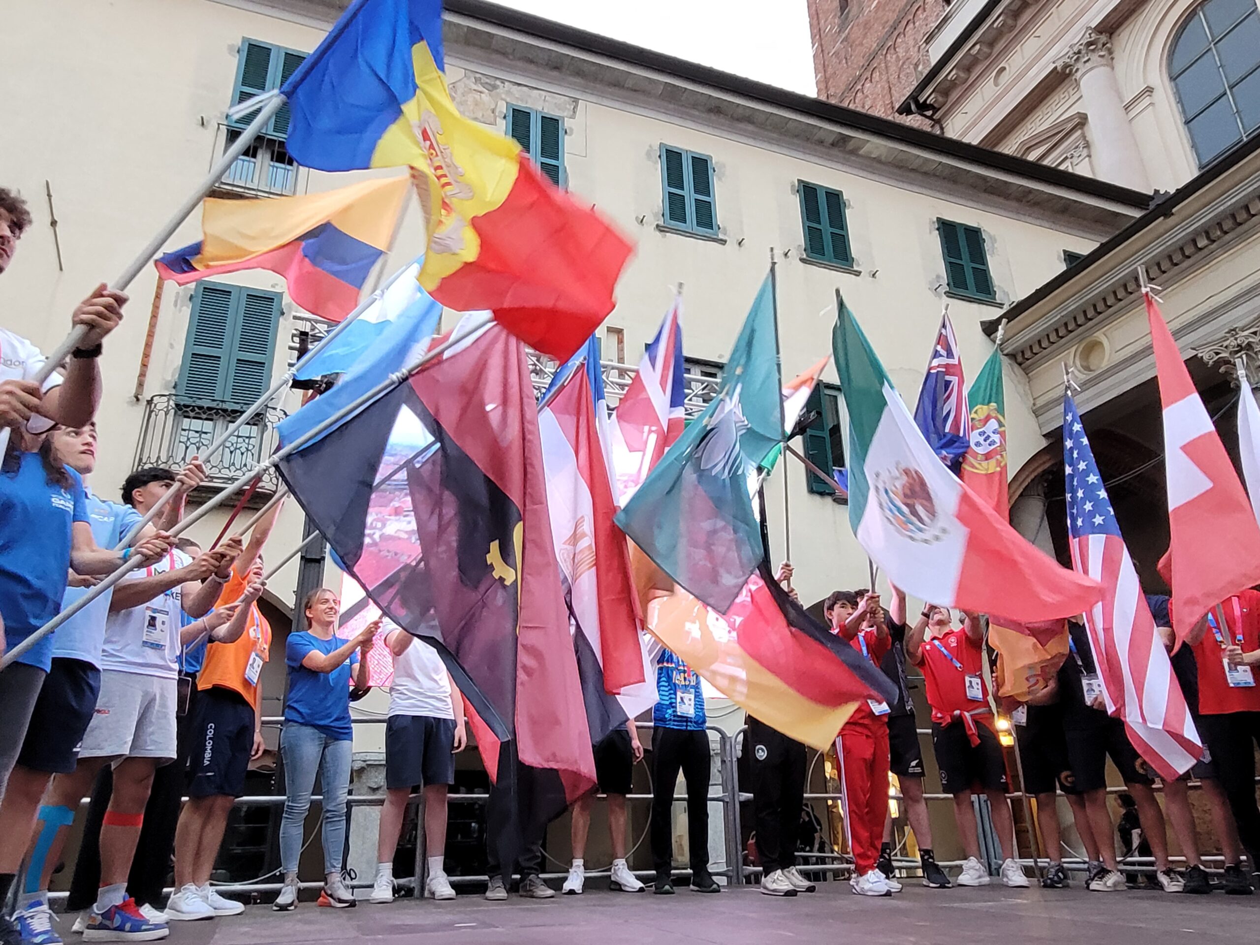 Scopri di più sull'articolo NOVARA: PRESENTATA CON LA SFILATA DELLE NAZIONI L’APERTURA UFFICIALE DEI MONDIALI WSG_HOCKEY SU PISTA – UNDER19