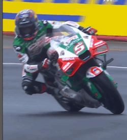 Scopri di più sull'articolo Motogp pazzo di Francia: vince Honda e Zarco