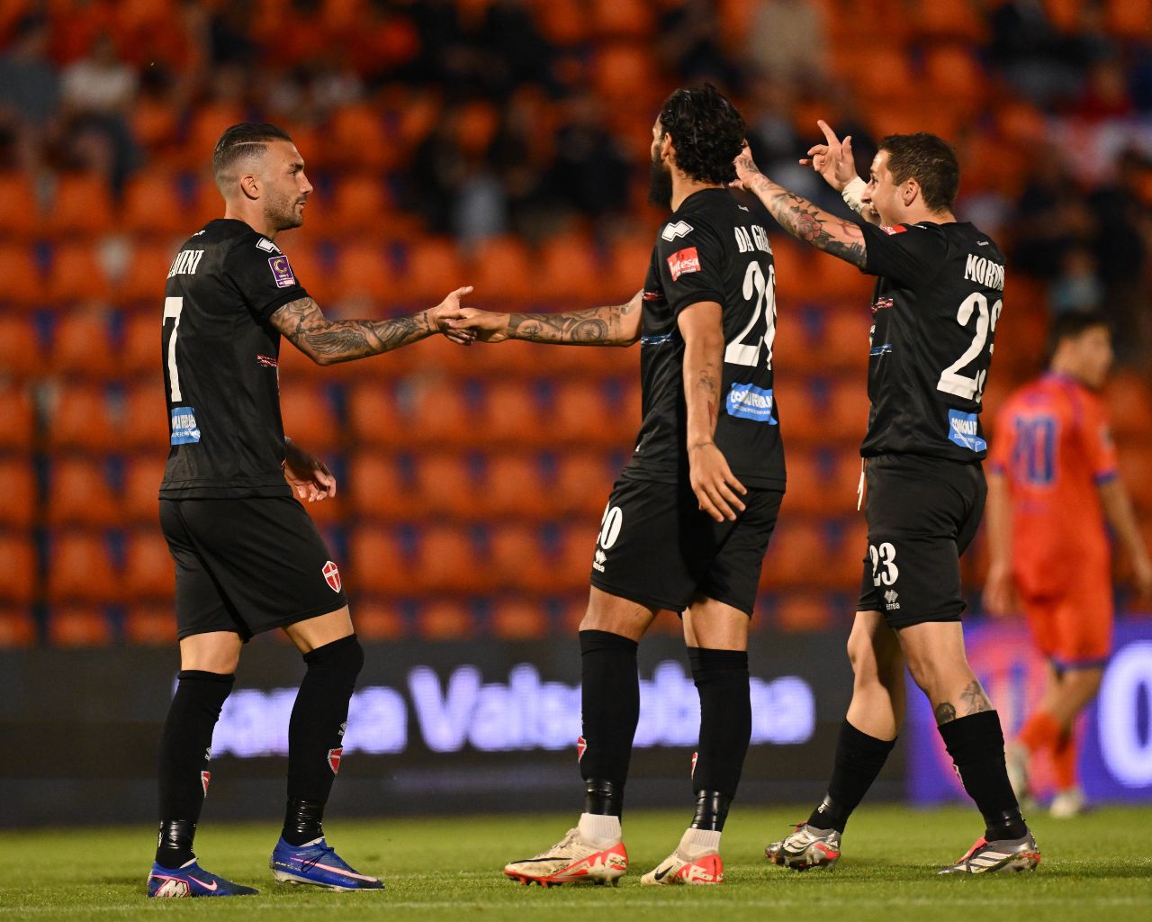 Scopri di più sull'articolo Novara concreto, Ospitaletto impreciso: gli azzurri vincono 2-0, finisce qui il campionato per gli azzurri