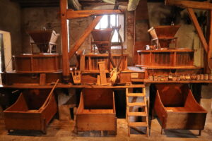 L'antico lavoro del mugnaio nel Mulino Vecchio