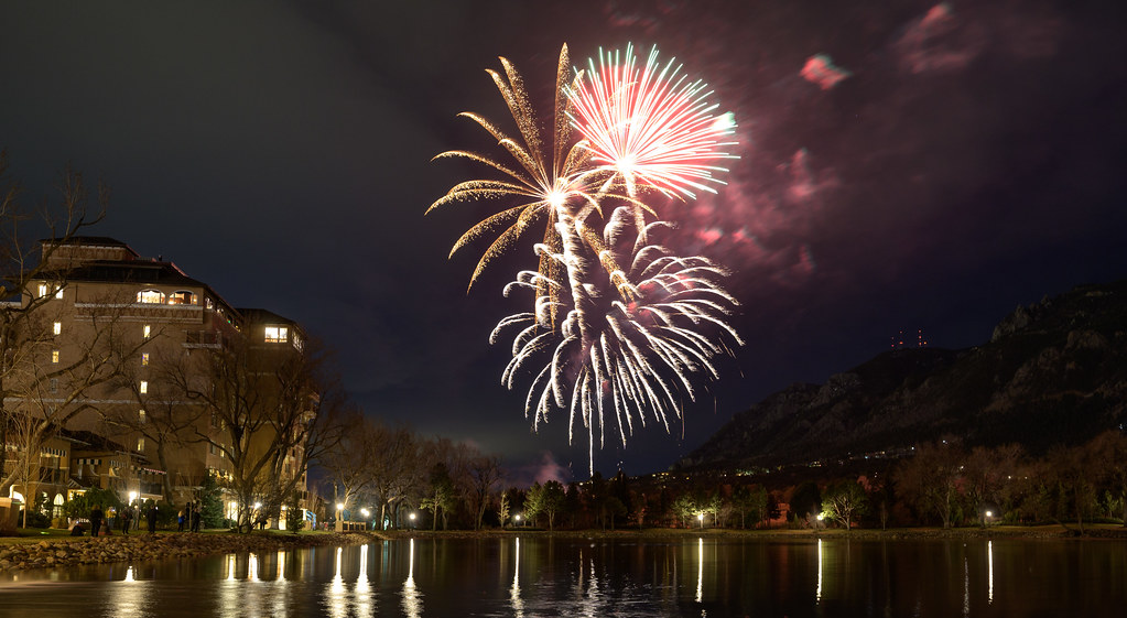 37th Space Symposium Fireworks (NHQ202204040108)